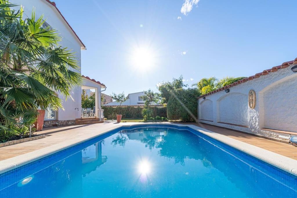 Sm21-Gran Casa De Vacaciones En La Playa, 4 Habitaciones, Climatizada, Piscina, Barbacoa Y Wifi エンプリアブラバ エクステリア 写真
