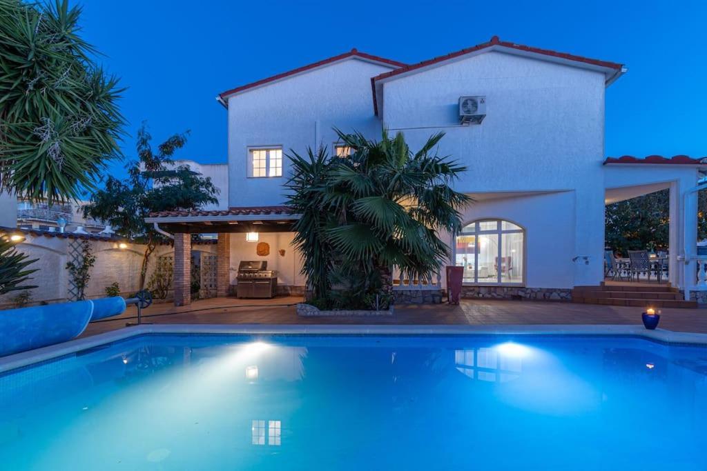 Sm21-Gran Casa De Vacaciones En La Playa, 4 Habitaciones, Climatizada, Piscina, Barbacoa Y Wifi エンプリアブラバ エクステリア 写真