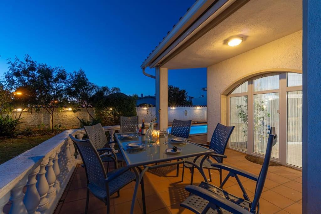 Sm21-Gran Casa De Vacaciones En La Playa, 4 Habitaciones, Climatizada, Piscina, Barbacoa Y Wifi エンプリアブラバ エクステリア 写真