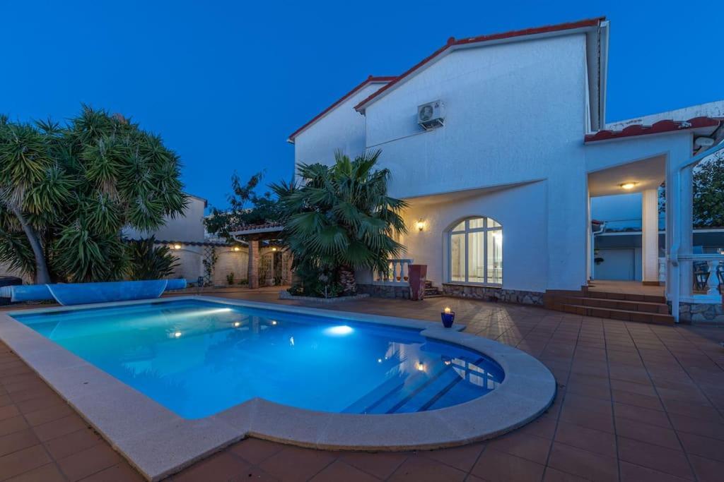 Sm21-Gran Casa De Vacaciones En La Playa, 4 Habitaciones, Climatizada, Piscina, Barbacoa Y Wifi エンプリアブラバ エクステリア 写真